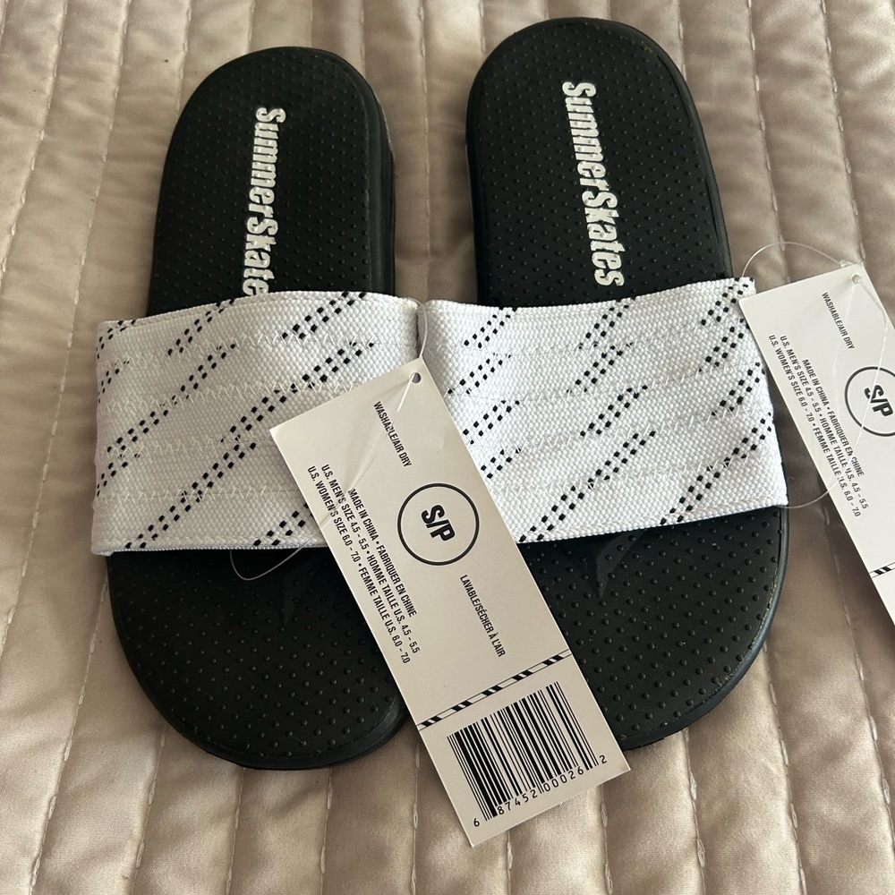 NWT SummerSkates Black and White Hockey Slide Sandals
